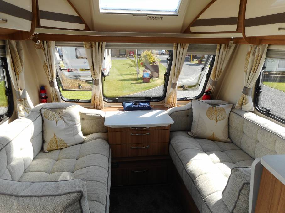 Lunar Clubman SR 2018 Solaris Edition, 4 Berth Fixed Bed Caravan with ...