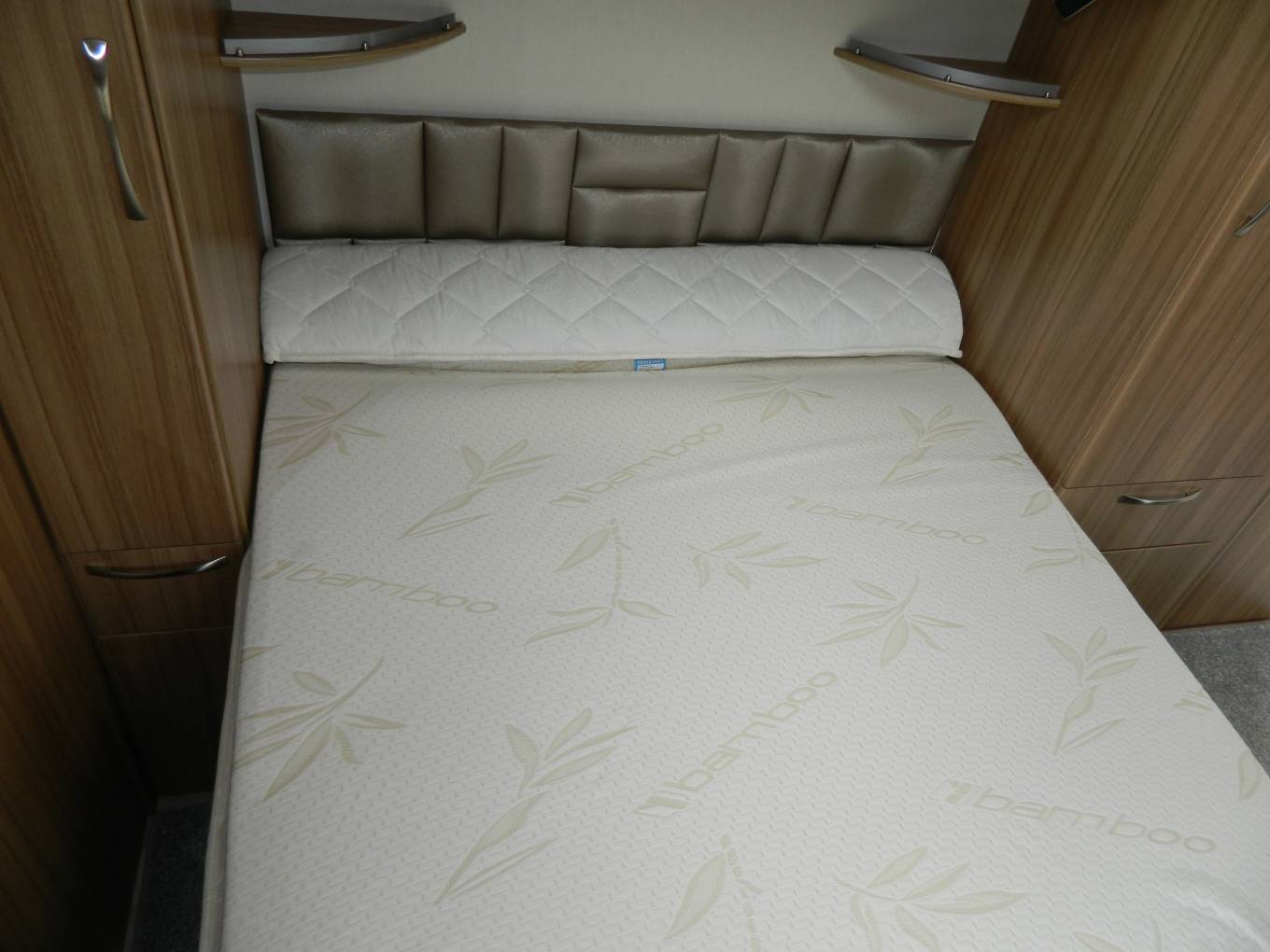 Lunar Eclipse 20/4 - Moon Edition - 2018 - 4 Berth - Island Bed - Rear ...